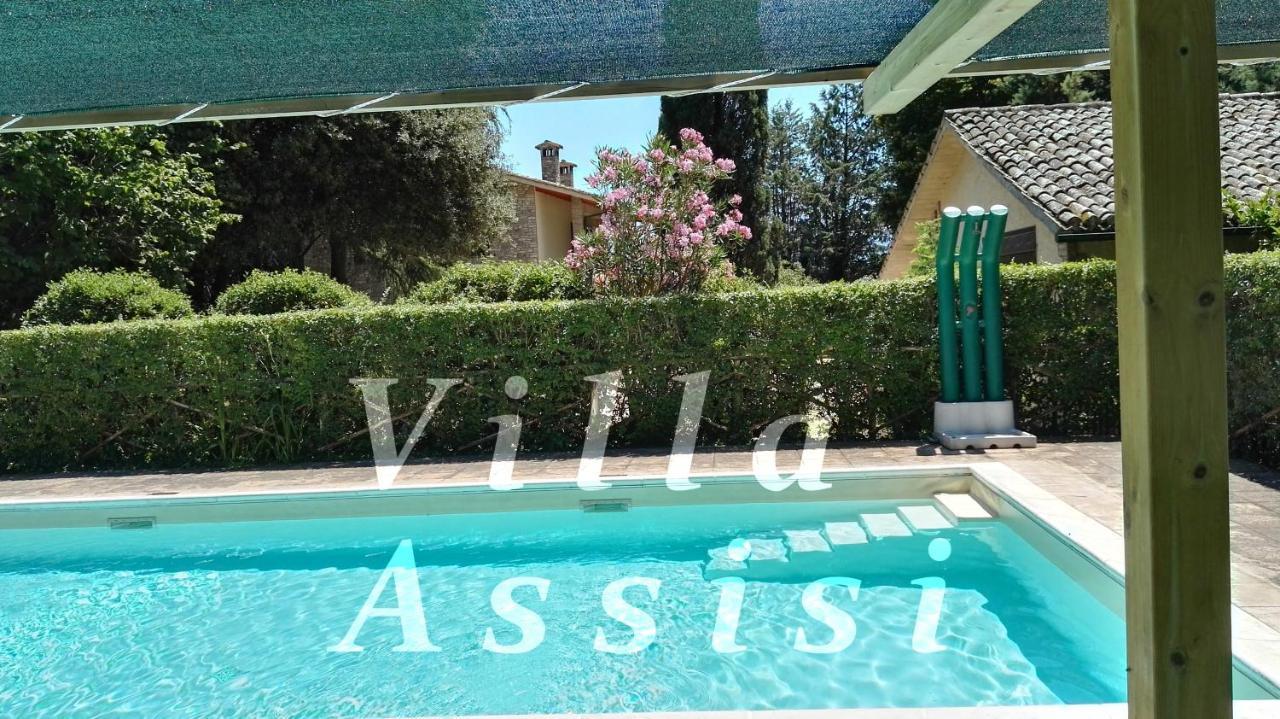 Villa Con Piscina Assise Extérieur photo