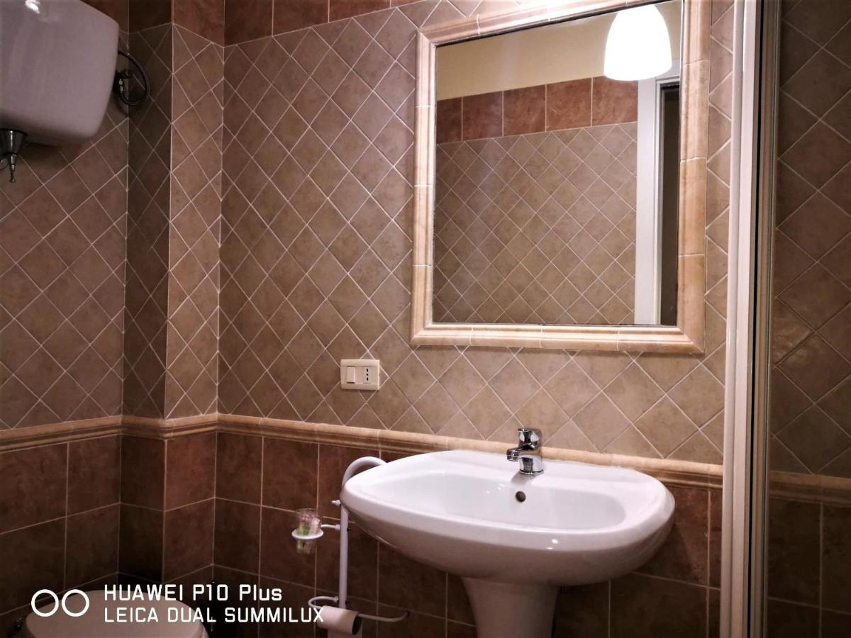 Villa Con Piscina Assise Extérieur photo