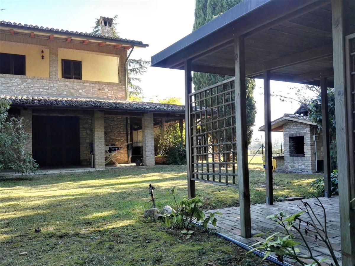 Villa Con Piscina Assise Extérieur photo