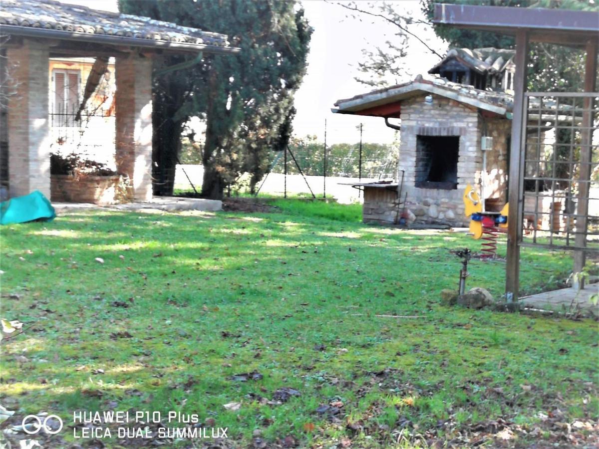 Villa Con Piscina Assise Extérieur photo